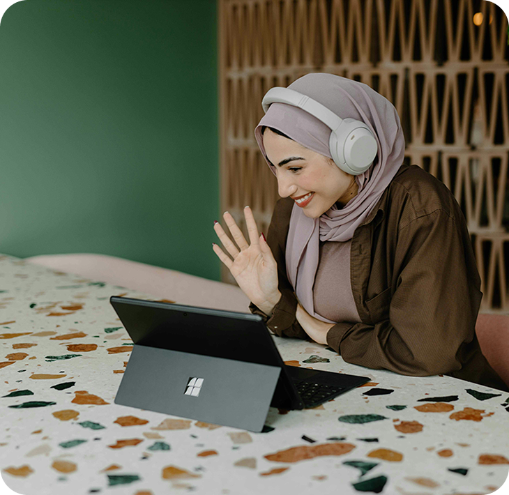 A lady getting feed back from a class online